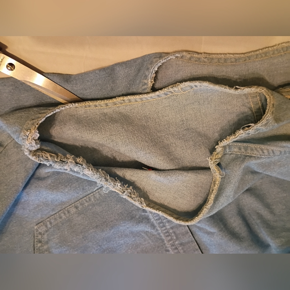 VTGLevi's Light Blue Sleeveless Denim Shirt Y2K Sz L - Picture 7 of 10
